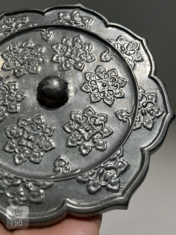 明 菱花形宝相花纹镜 - 图4